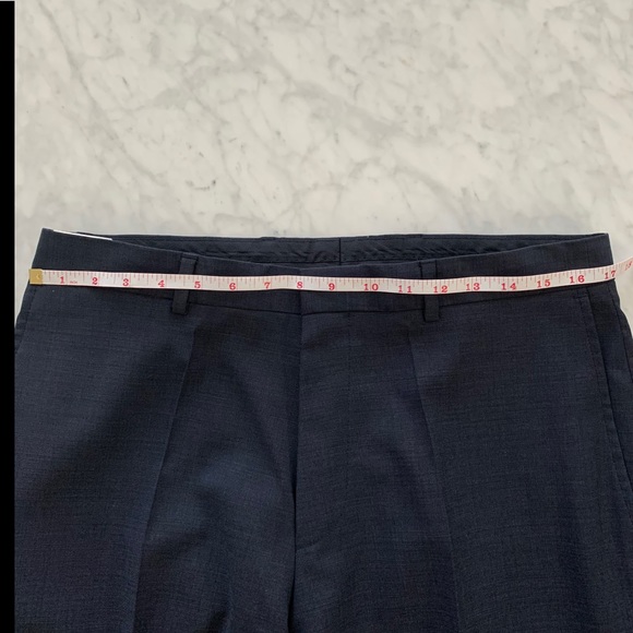 To continue : Hugo boss suits sizes folder - Picture 6 of 7